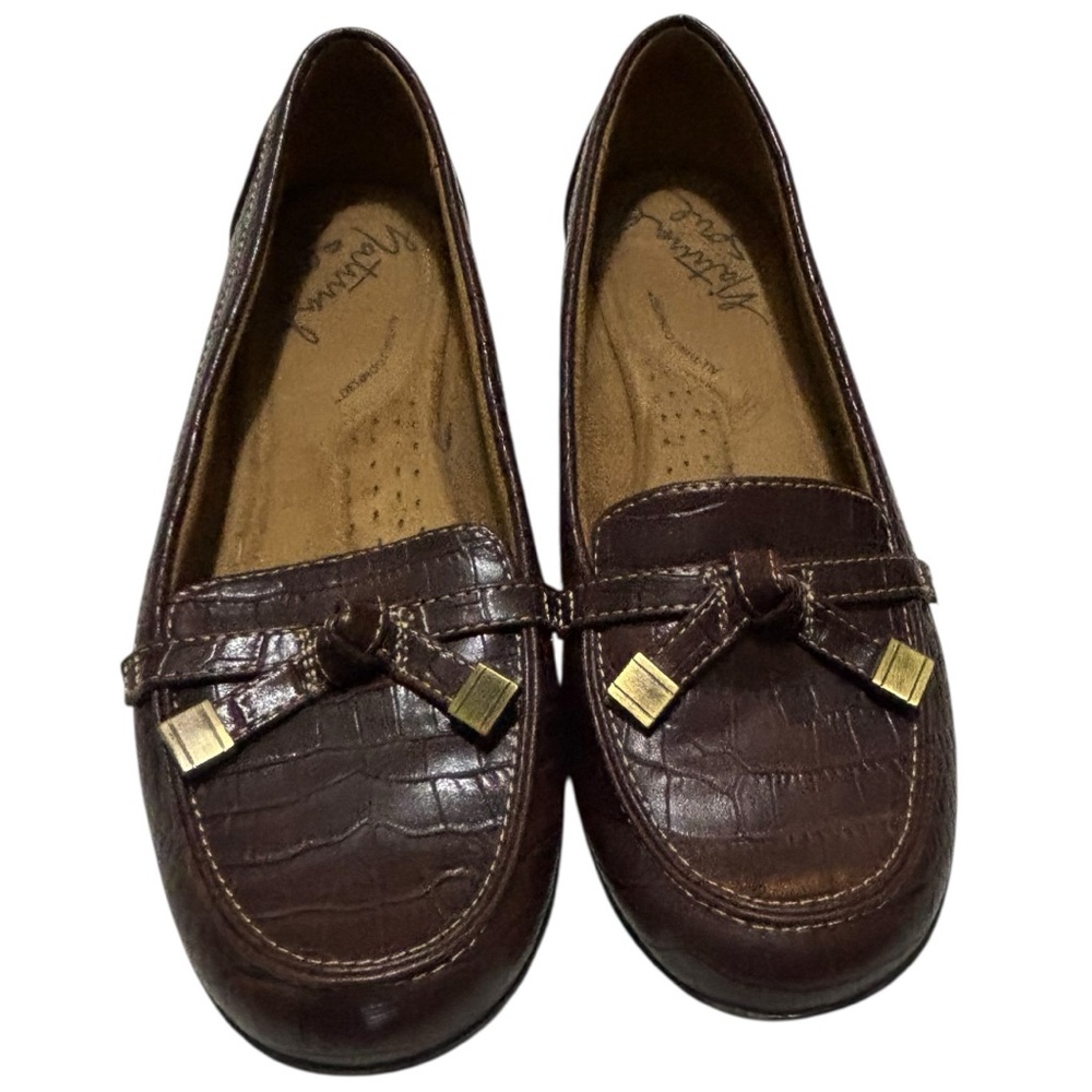 Natural Soul Gracee crocodile patterned loafers size 6.5